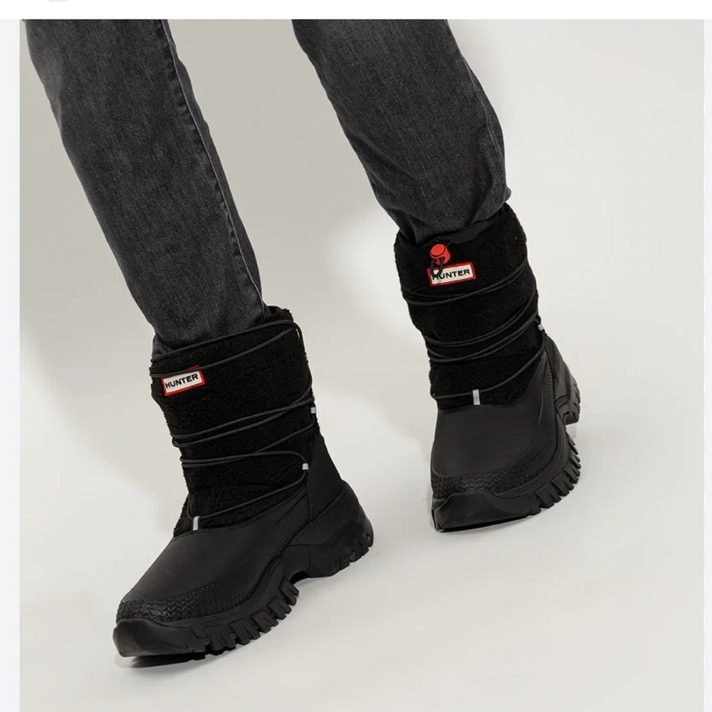 Hunter Big/kid Cozy Boot size 4 gently used $120 Color: Dark Blue